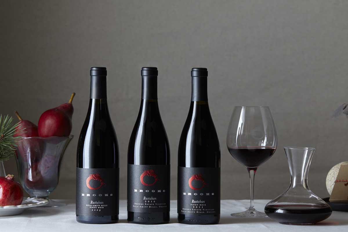 3 Pinot Noir rastaban bottles